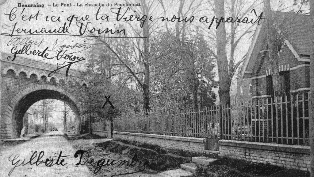 Lieu des premières apparitions mariales, non loin du pensionnat.