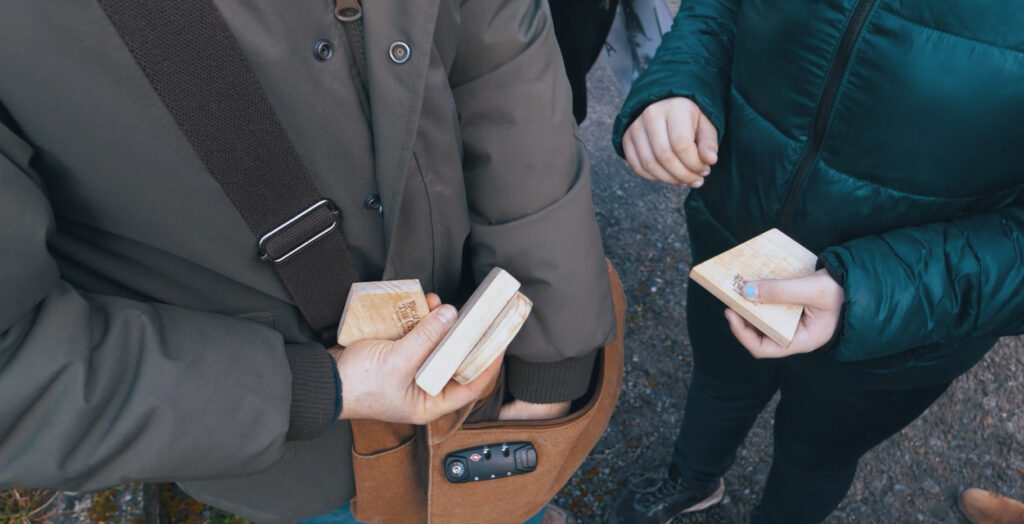 A vous de percer les mystères de cette étrange besace..